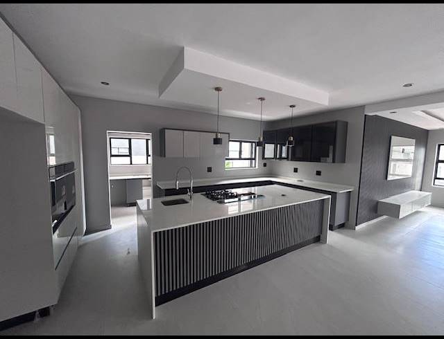 5 BEDROOM HOUSE FOR SALE IN SIX FOUNTAINS RESIDENTIAL ESTATE